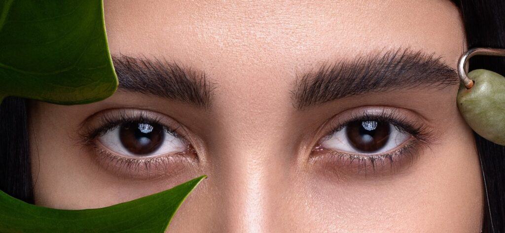 Symmetrical and balanced eyebrow shape
